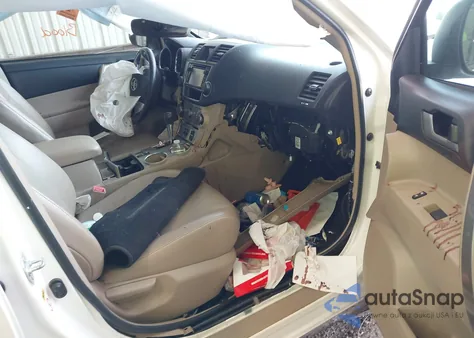 2013 Toyota Highlander Se V6 z USA, uszkodzony, nr VIN 5TDZK3EH7DS122679